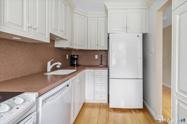 419 Asbury Ridge 419, Shelton, CT 06484