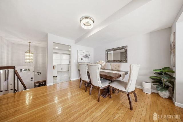 6102 N oaks Boulevard, North Brunswick, NJ 08902