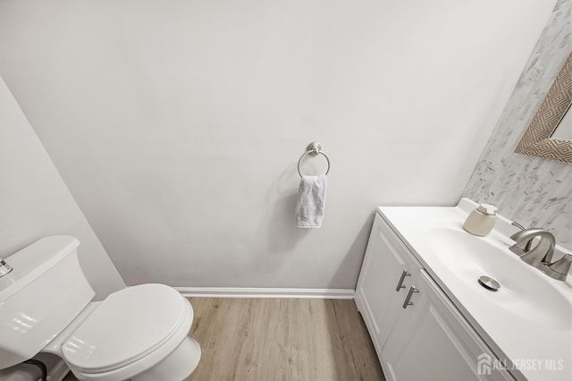 6102 N oaks Boulevard, North Brunswick, NJ 08902