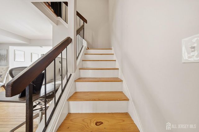 6102 N oaks Boulevard, North Brunswick, NJ 08902