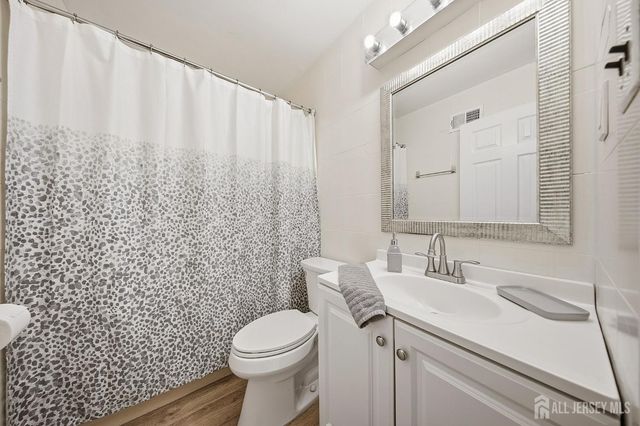 6102 N oaks Boulevard, North Brunswick, NJ 08902