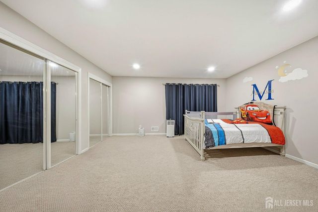 6102 N oaks Boulevard, North Brunswick, NJ 08902