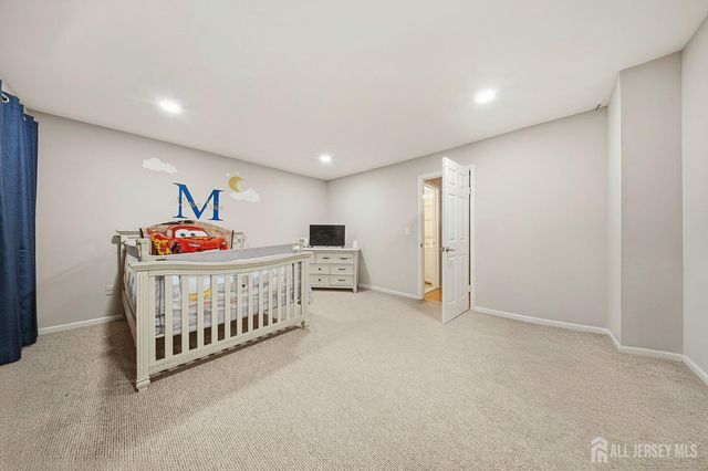 6102 N oaks Boulevard, North Brunswick, NJ 08902