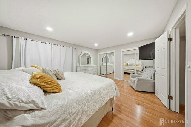 6102 N oaks Boulevard, North Brunswick, NJ 08902