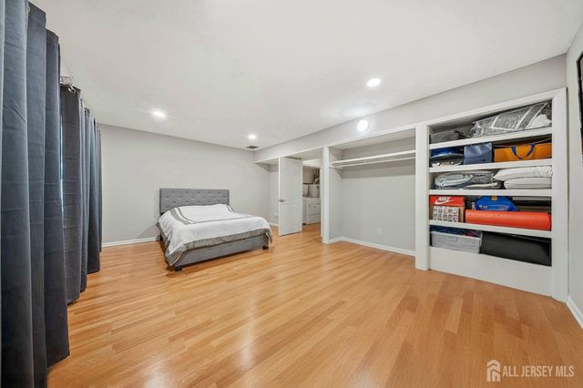 6102 N oaks Boulevard, North Brunswick, NJ 08902