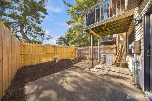 6102 N oaks Boulevard, North Brunswick, NJ 08902