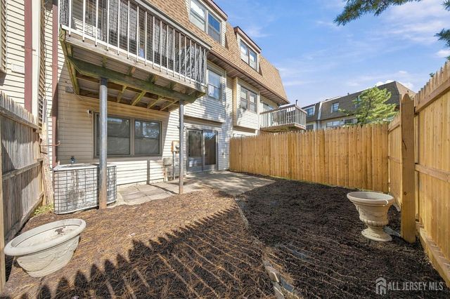 6102 N oaks Boulevard, North Brunswick, NJ 08902