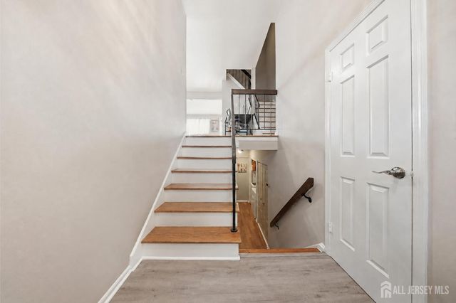 6102 N oaks Boulevard, North Brunswick, NJ 08902