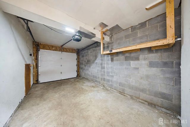 6102 N oaks Boulevard, North Brunswick, NJ 08902