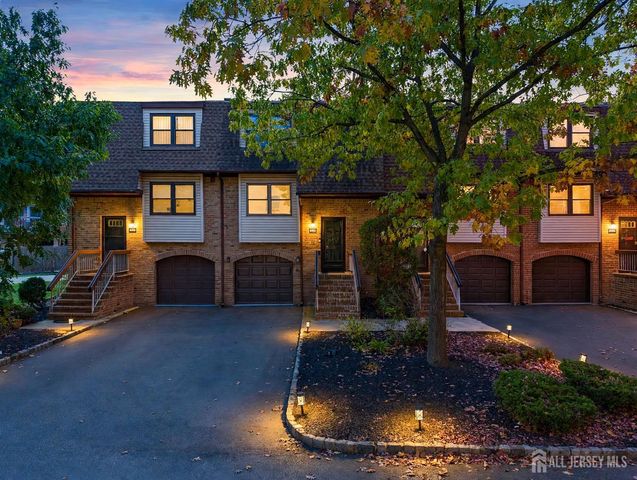 6102 N oaks Boulevard, North Brunswick, NJ 08902