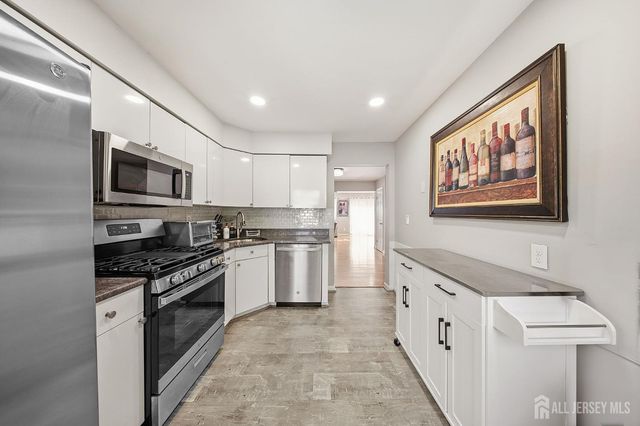 6102 N oaks Boulevard, North Brunswick, NJ 08902