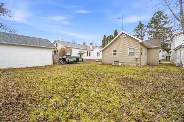 613 SHAWANO AVENUE, Oshkosh, WI 54901