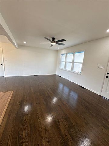 17293 E Cheyenne Drive, Independence, MO 64056