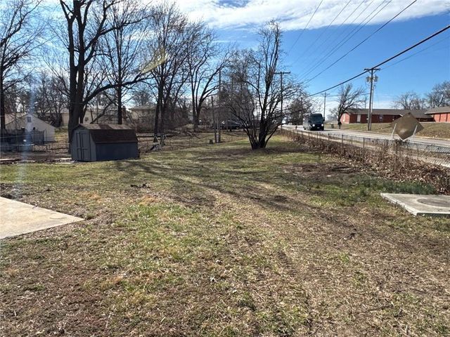 17293 E Cheyenne Drive, Independence, MO 64056