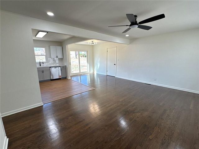 17293 E Cheyenne Drive, Independence, MO 64056