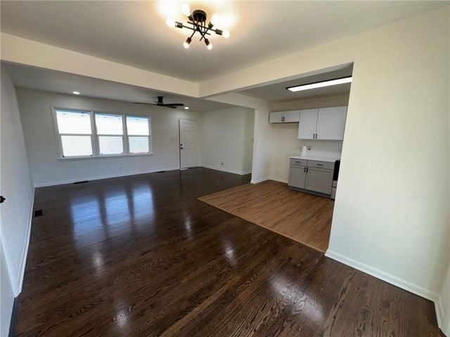 17293 E Cheyenne Drive, Independence, MO 64056