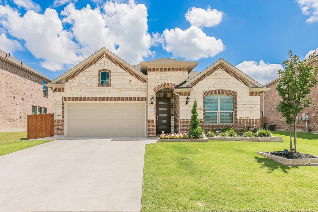 2549 Birchcrest Drive, Fort Worth, TX 76179