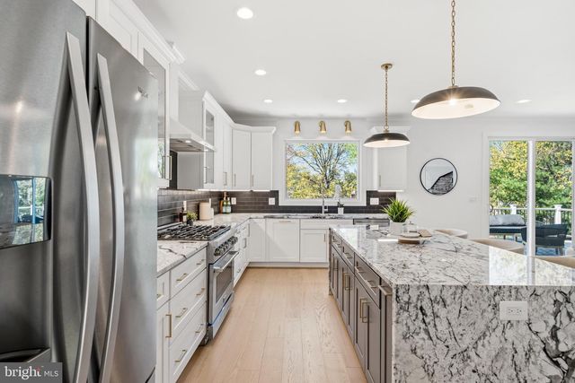 6806 FARRAGUT AVE, Falls Church, VA 22042
