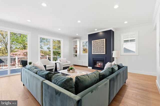 6806 FARRAGUT AVE, Falls Church, VA 22042