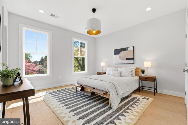 6806 FARRAGUT AVE, Falls Church, VA 22042