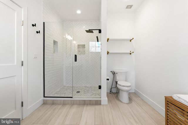 6806 FARRAGUT AVE, Falls Church, VA 22042