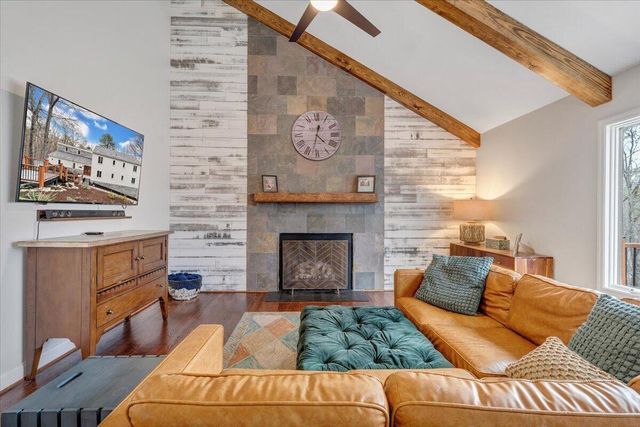 5025 Upland Game RD, Roanoke, VA 24018