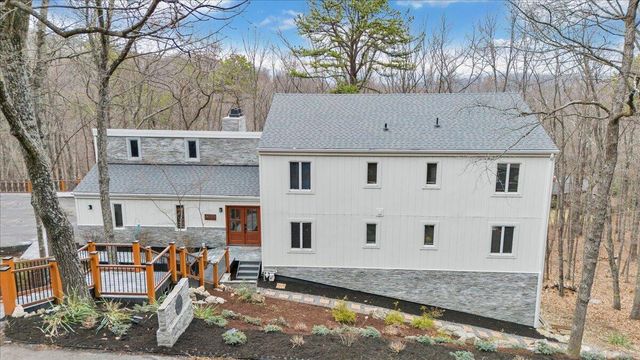 5025 Upland Game RD, Roanoke, VA 24018