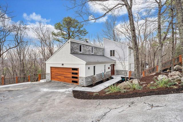 5025 Upland Game RD, Roanoke, VA 24018