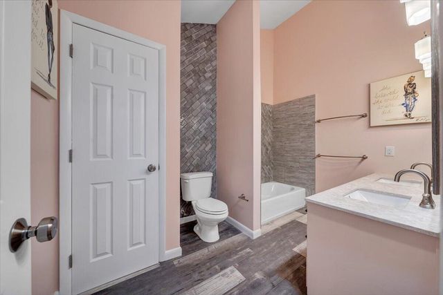 5025 Upland Game RD, Roanoke, VA 24018