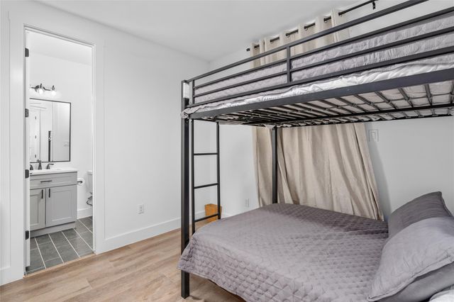 1303 E 27th Street B, Houston, TX 77009