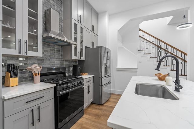 1303 E 27th Street B, Houston, TX 77009