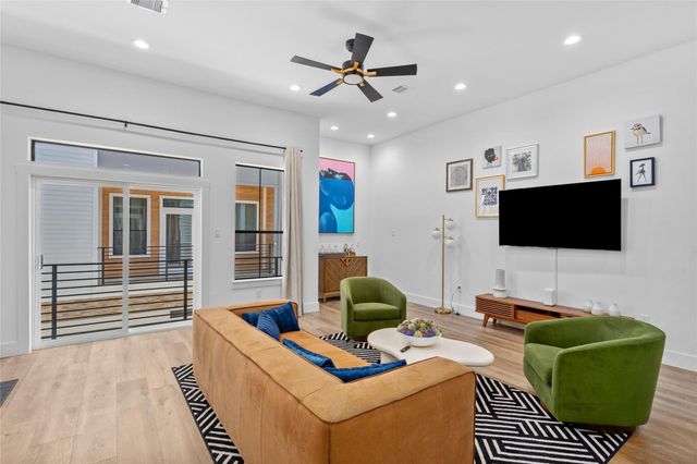 1303 E 27th Street B, Houston, TX 77009