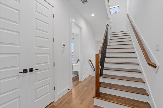1303 E 27th Street B, Houston, TX 77009