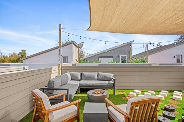 1303 E 27th Street B, Houston, TX 77009