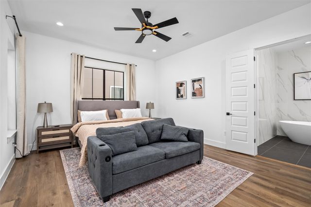 1303 E 27th Street B, Houston, TX 77009