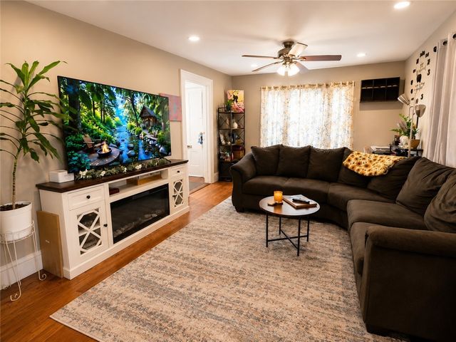 16 Winsor Street, Providence, RI 02908