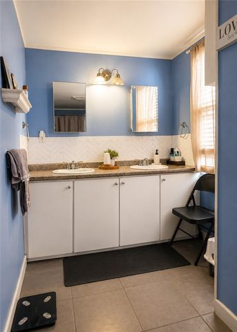 16 Winsor Street, Providence, RI 02908