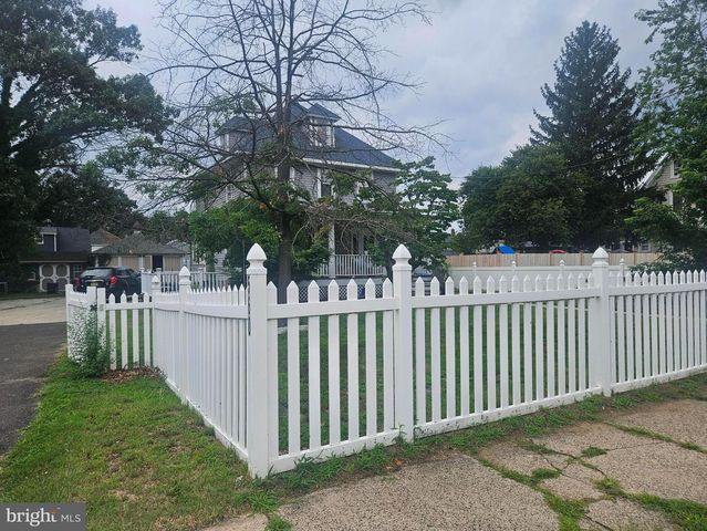 560 S FAIRVIEW ST, Riverside, NJ 08075