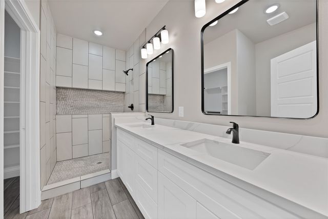 5700 Barkridge Drive, Granbury, TX 76048