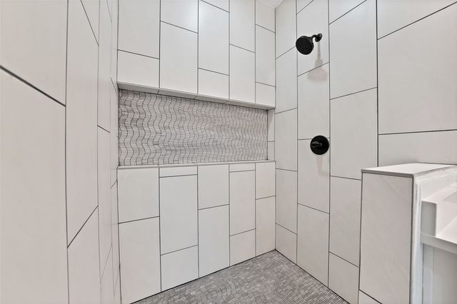 5700 Barkridge Drive, Granbury, TX 76048
