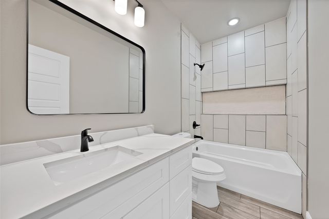 5700 Barkridge Drive, Granbury, TX 76048