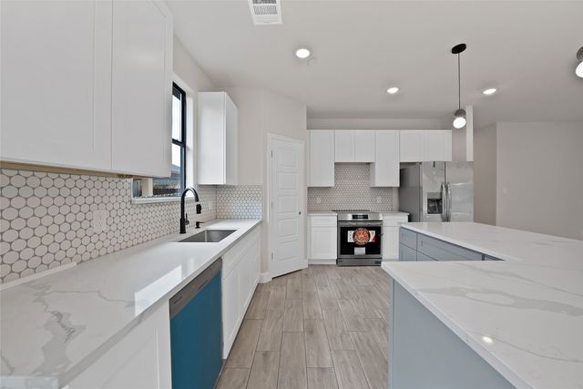 5700 Barkridge Drive, Granbury, TX 76048