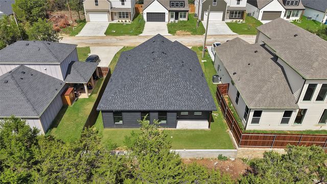 5700 Barkridge Drive, Granbury, TX 76048