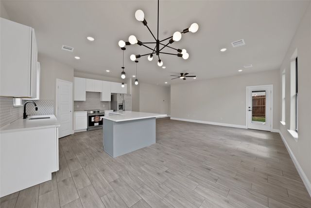 5700 Barkridge Drive, Granbury, TX 76048