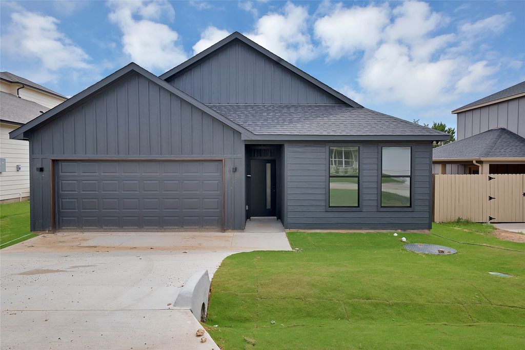 5700 Barkridge Drive, Granbury, TX 76048
