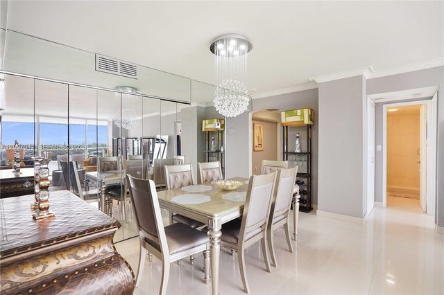 20505 E Country Club Dr 836, Aventura, FL 33180