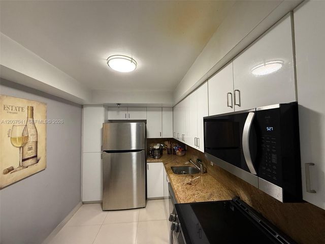 20505 E Country Club Dr 836, Aventura, FL 33180