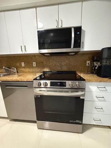 20505 E Country Club Dr 836, Aventura, FL 33180