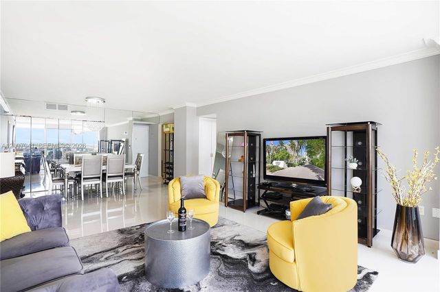 20505 E Country Club Dr 836, Aventura, FL 33180