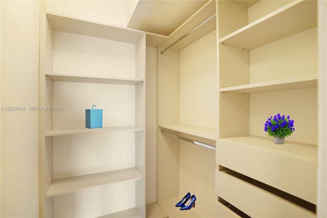 20505 E Country Club Dr 836, Aventura, FL 33180